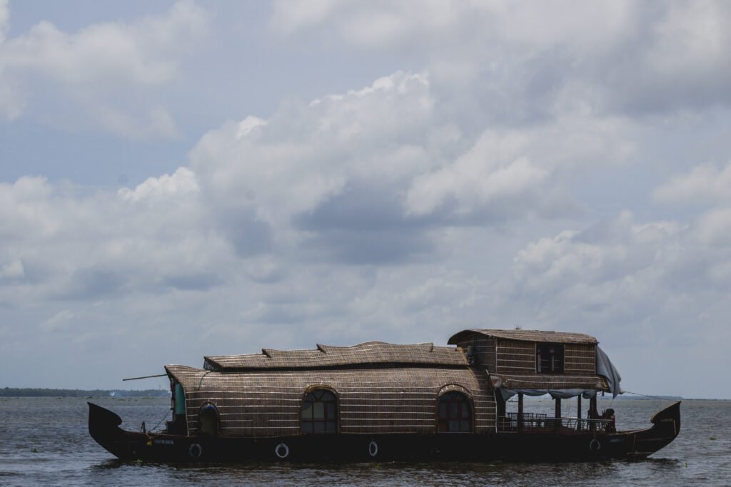 House boat in kerala lake